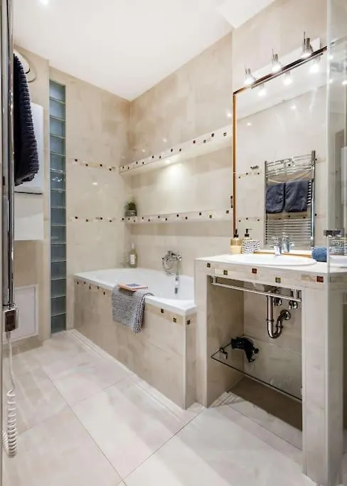 Relaxing Spacious Balcony Super Central Near Opera Budapest