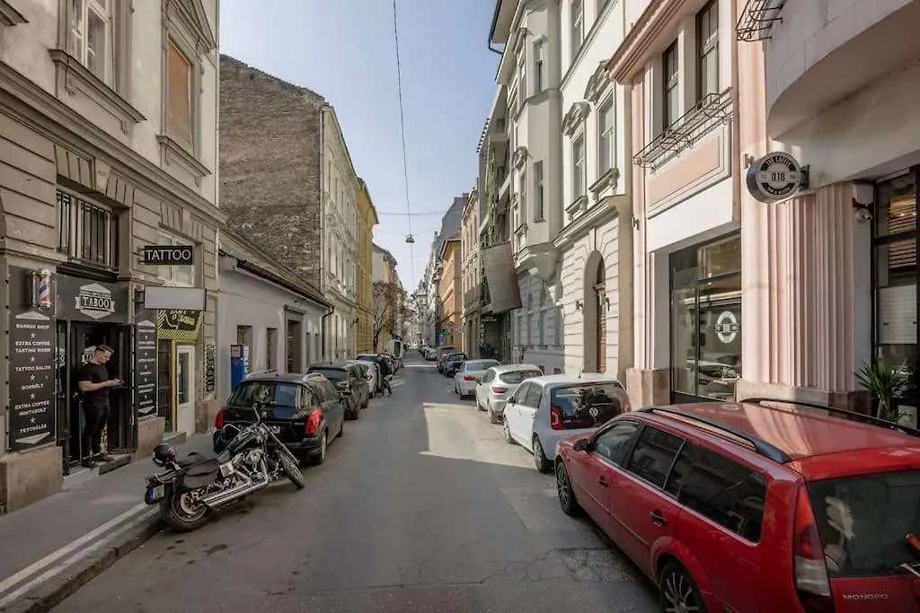 Relaxing Spacious Balcony Super Central Near Opera Budapest 0*,