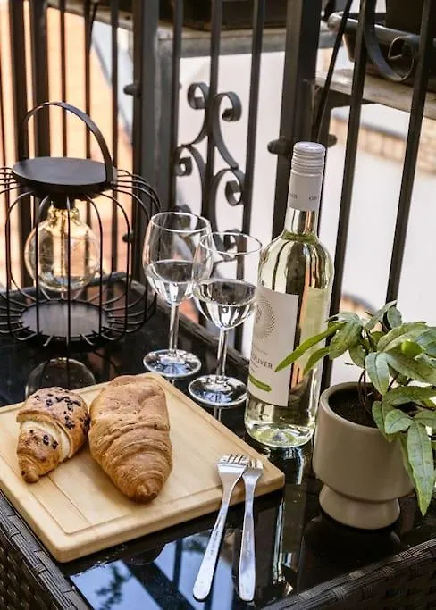 Relaxing Spacious Balcony Super Central Near Opera Budapest Apartment