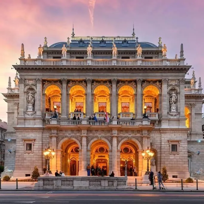 Relaxing Spacious Balcony Super Central Near Opera Budapest Apartment